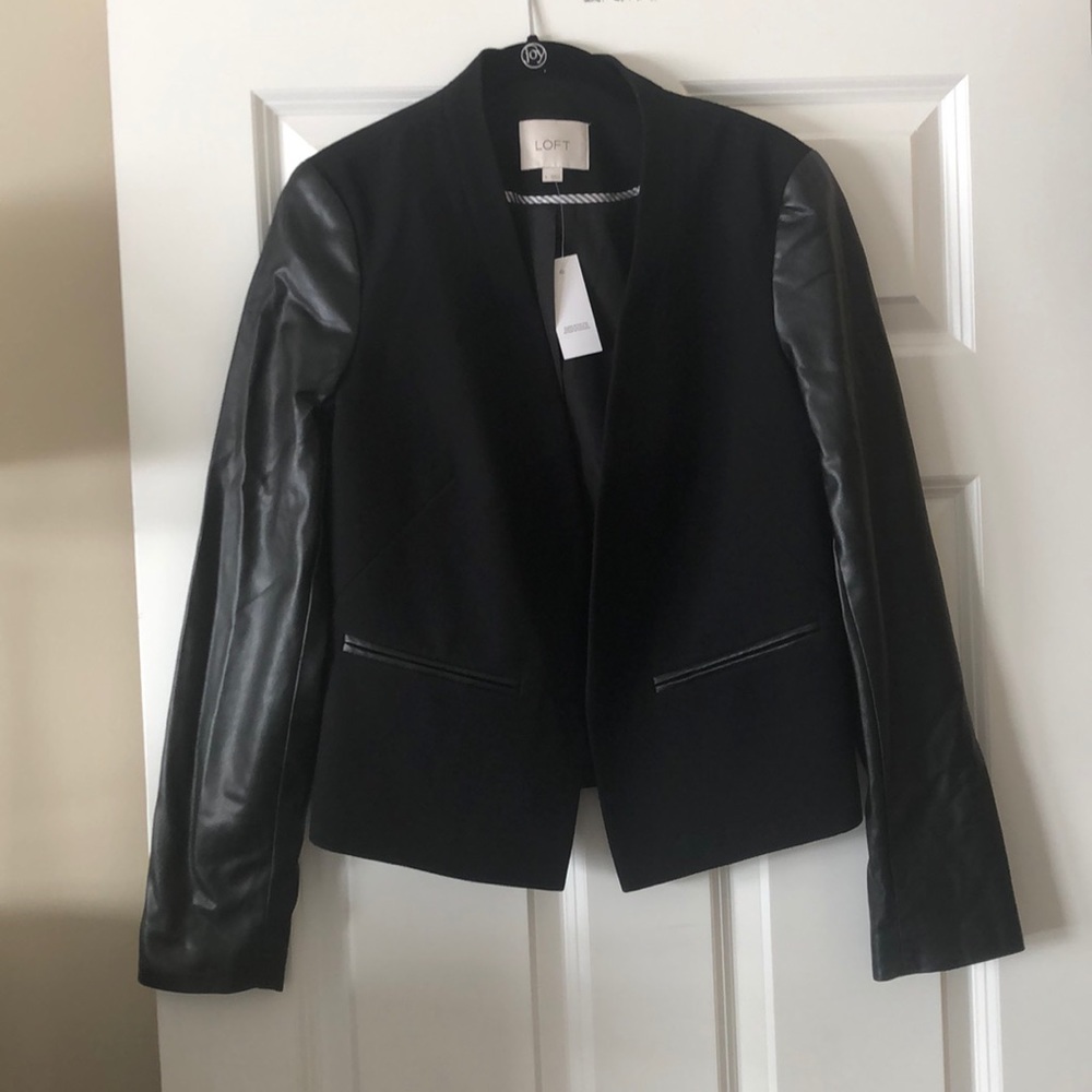 NWT Loft Black Blazer w/Faux Leather Sleeves Sz 4